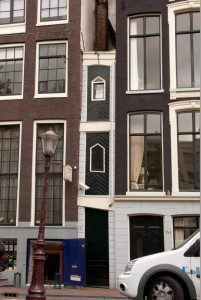 "Statig herenhuis aan gracht in gewilde historische binnenstad"