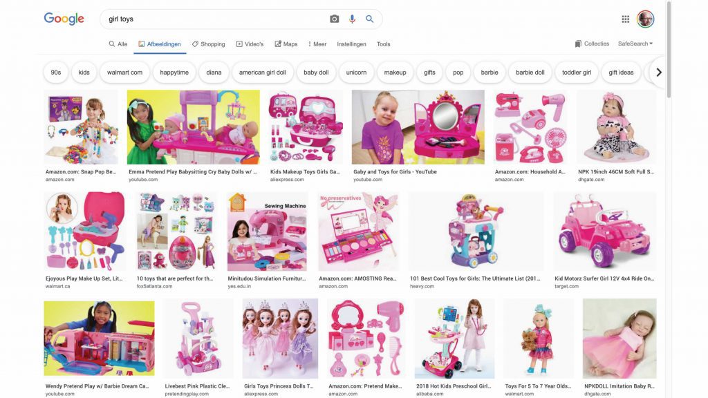 Screenshot van zoekresultaat voor 'Girl toys'. Resultaat: roze speelgoed, jurkjes, speelgoed om te doen alsof je het huishouden doet